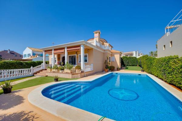 Casa o chalet independiente en Calle de los Hibiscus, Cañada del Molino, Torrevieja photo 1