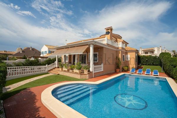 Casa o chalet independiente en Calle de los Hibiscus, Cañada del Molino, Torrevieja photo 1