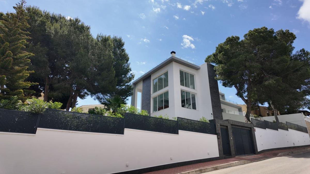 Properties for sale and rent in Spain photo 1