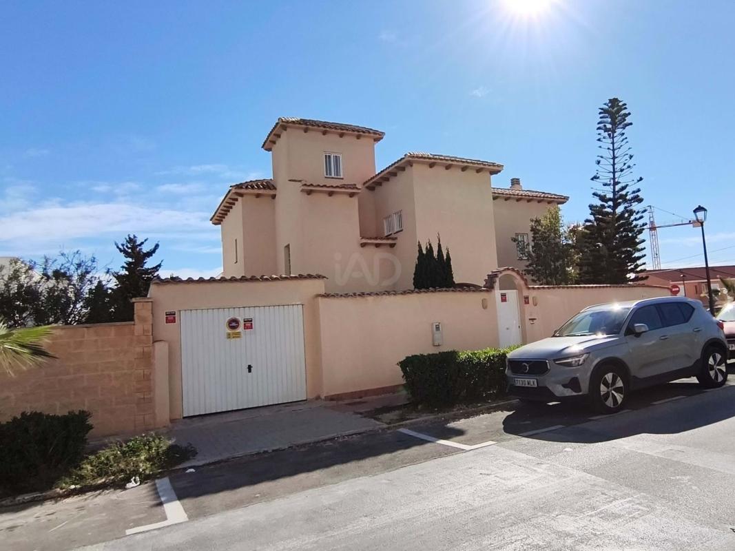 Sprzedaż niezależnego domku jednorodzinnego w Casa o chalet en Cañada del Molino, Torrevieja, Torrevieja photo 1