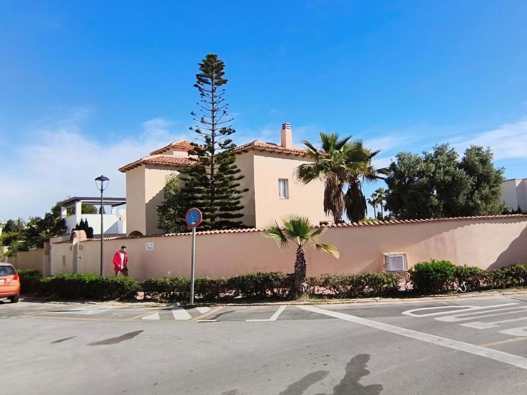 Sprzedaż niezależnego domku jednorodzinnego w Casa o chalet en Cañada del Molino, Torrevieja, Torrevieja photo 2