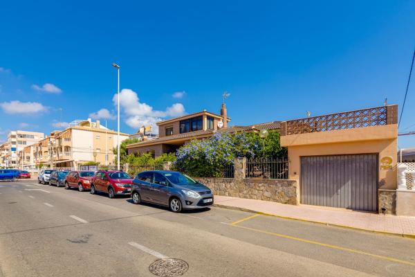 Casa o chalet independiente en Avenida de Inglaterra, 20, Los Europeos, Torrevieja photo 2
