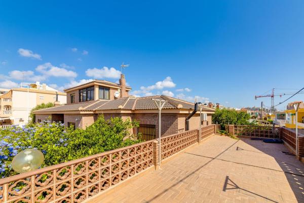 Casa o chalet independiente en Avenida de Inglaterra, 20, Los Europeos, Torrevieja photo 3