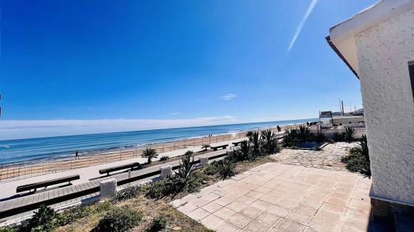Chalet pareado en Avenida de los Europeos, 1, Los Europeos, Torrevieja photo 1
