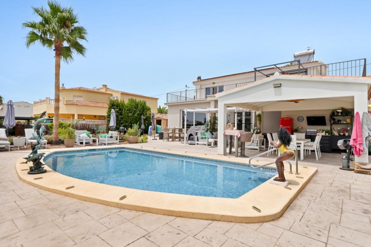 Sprzedaż niezależnego domku jednorodzinnego w Casa o chalet en Urbanización Carrió, Cometa-Carrió, Calpe, Kalpe photo 5