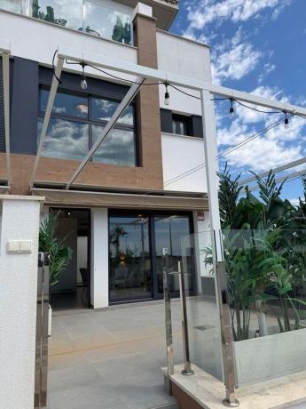 Chalet adosado en venta en  Chalet adosado en Calle Carcaixent, Urbanizaciones, Guardamar del Segura , Guardamar del Segura photo 2