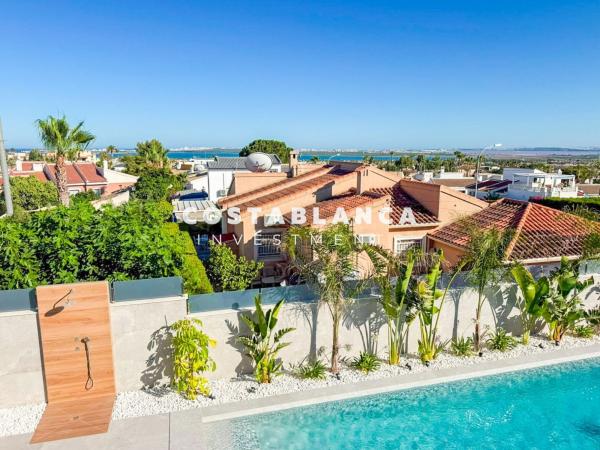 Частный шале на продаже в  Casa o chalet en Calle Murillo, Centro de la Ciudad Quesada, Rojales, Рохалес photo 2