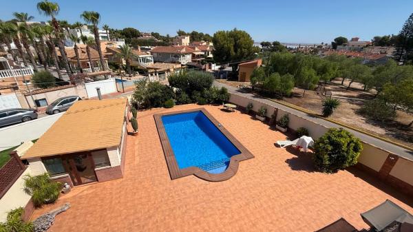 Casa o chalet independiente en Calle Chapaprieta, Los Balcones - Los Altos del Edén, Torrevieja photo 1