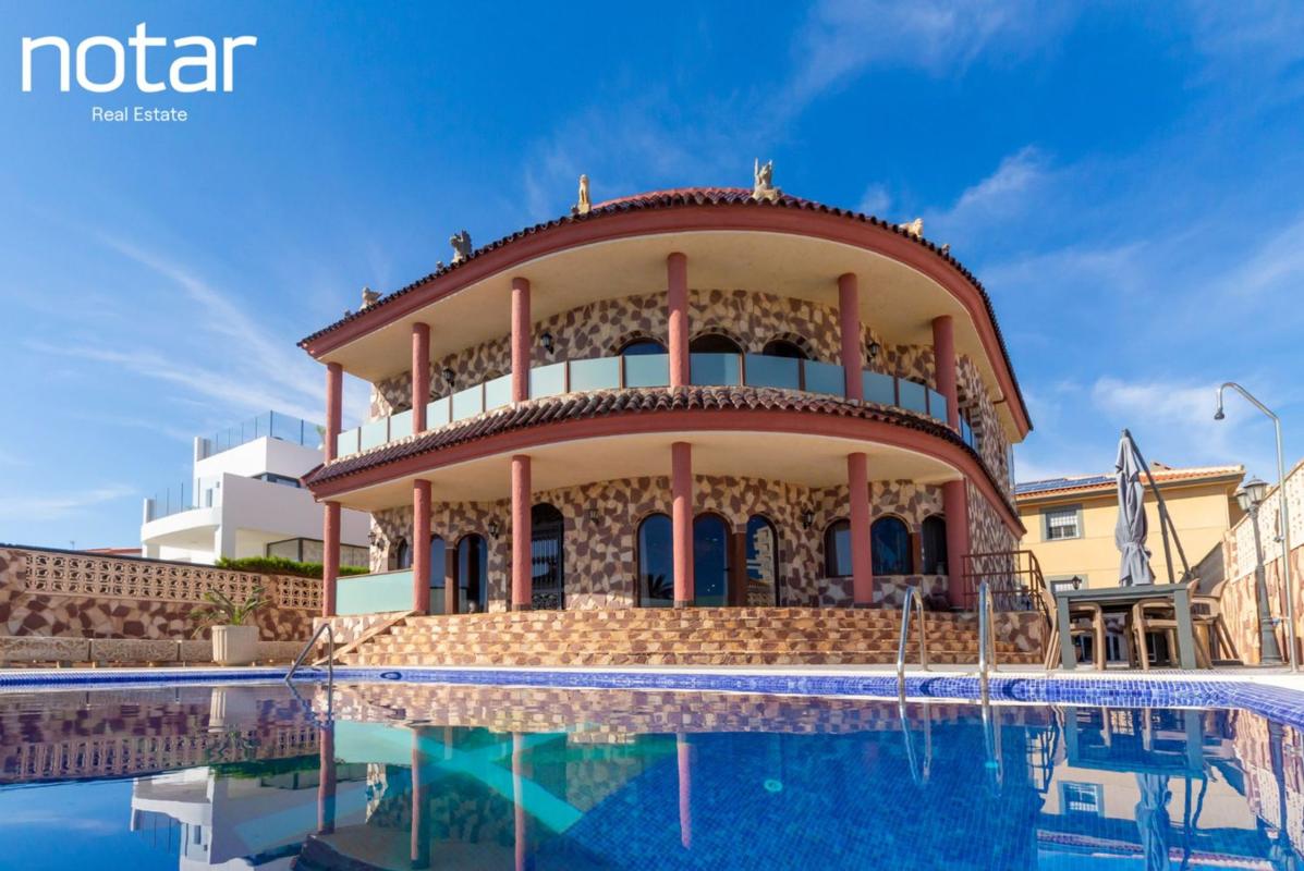 Продажа отдельного шале в Casa o chalet en Calle Elcano Zen, La Zenia, Orihuela, Ориуэла photo 1