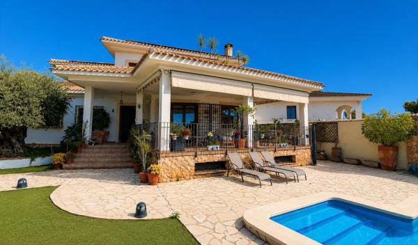 Chalet wolnostojący na sprzedaż w Casa o chalet en Campoamor, Orihuela, Orihuela photo 1