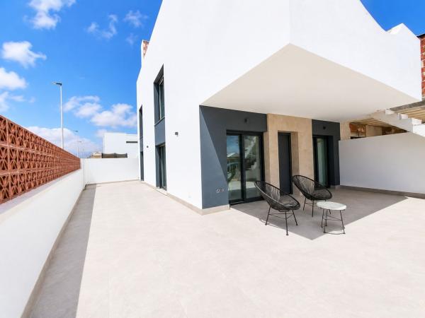 Chalet adosado en venta en  Chalet adosado en Avenida de la Venta s/n, Zona Pueblo, Pilar de la Horadada , Pilar de la Horadada photo 1