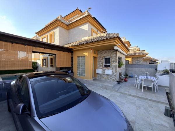 Частный шале на продаже в  Casa o chalet independiente en Partida Rafaela, 9, Los Montesinos, Лос-Монтесинос photo 1
