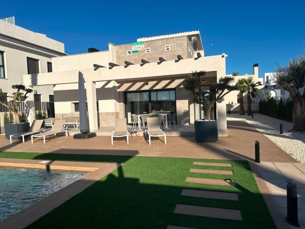 Продажа отдельного шале в  Casa o chalet en Centro de la Ciudad Quesada, Rojales, Рохалес photo 3