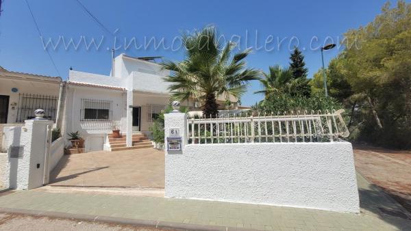 Chalet adosado en venta en  Pinar de Campoverde , Pilar de la Horadada photo 1