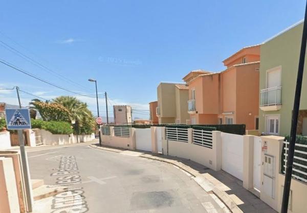 Chalet pareado en Calle les Palmeretes, Colonia Escandinavia-Cautivador, Alfaz del Pi photo 1