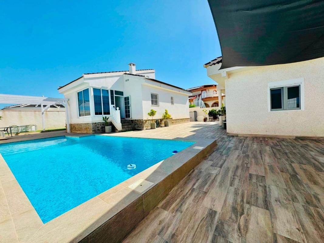 Продажа отдельного шале в Casa o chalet independiente en Avenida de España, Lo Pepín, Rojales, Рохалес photo 1