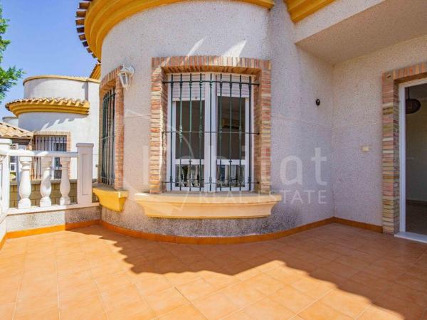 Частный шале на продаже в  Casa o chalet independiente en Calle Algarrobo, 79, Los Montesinos, Лос-Монтесинос photo 2