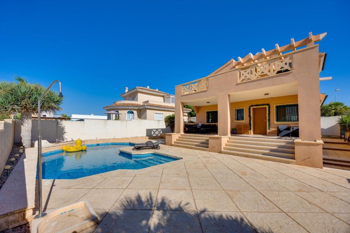 Продажа отдельного шале в  Casa o chalet independiente en Centro de la Ciudad Quesada, Rojales, Рохалес photo 5