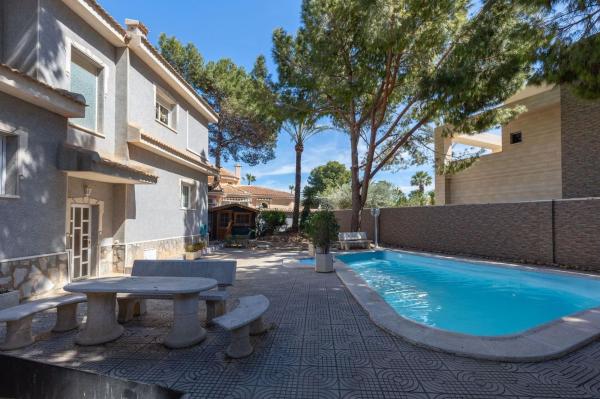 Частный шале на продаже в Casa o chalet independiente en Calle Segovia, 218, Doña Pepa, Rojales, Рохалес thumbnail 2