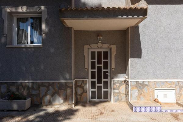 Частный шале на продаже в  Casa o chalet independiente en Calle Segovia, 218, Doña Pepa, Rojales, Рохалес photo 4