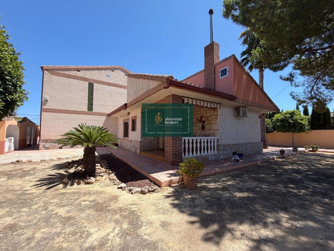 Venta de chalet independiente en Casa o chalet independiente en Calle d'Ovidi, 2, La Albufereta, Alicante / Alacant, Alicante / Alacant
photo 1