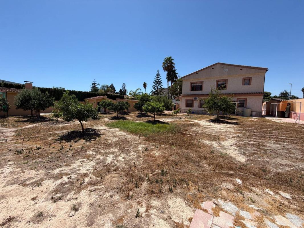 Venta de chalet independiente en Casa o chalet independiente en Calle d'Ovidi, 2, La Albufereta, Alicante / Alacant, Alicante / Alacant
photo 2