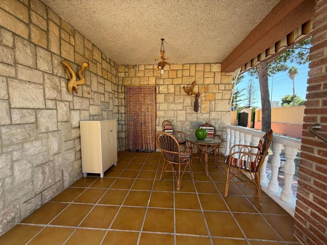 Venta de chalet independiente en Casa o chalet independiente en Calle d'Ovidi, 2, La Albufereta, Alicante / Alacant, Alicante / Alacant
photo 3