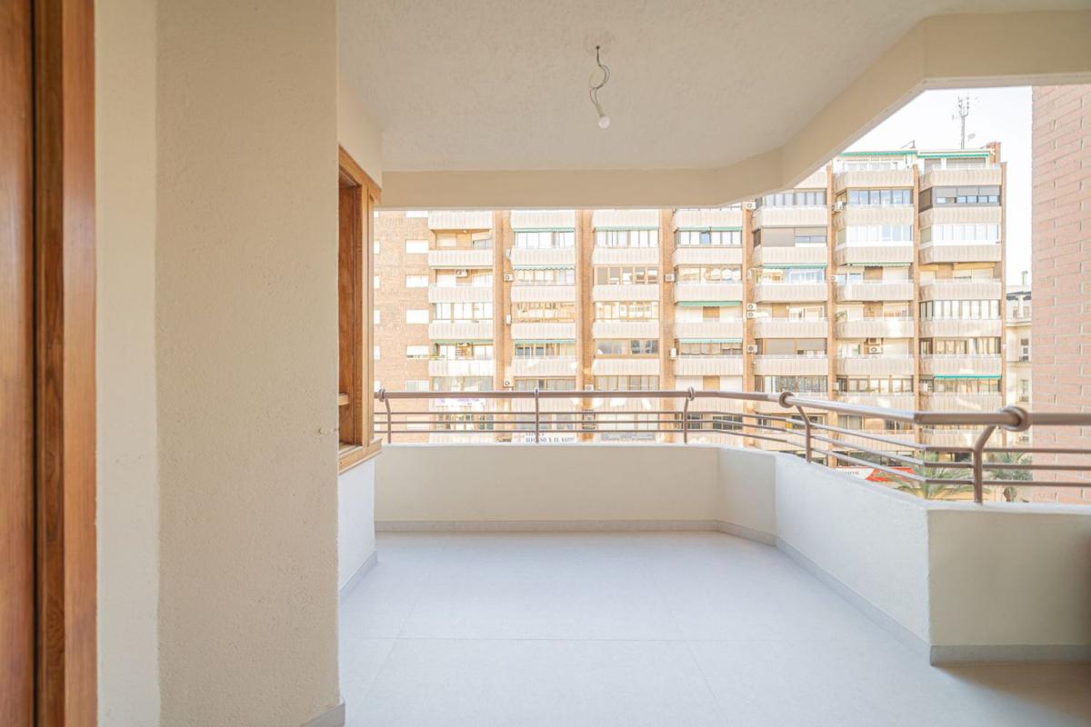 Venta de piso en Piso en Avenida Alfonso El Sabio, 24, Mercado, Alicante / Alacant, Alicante / Alacant
photo 3