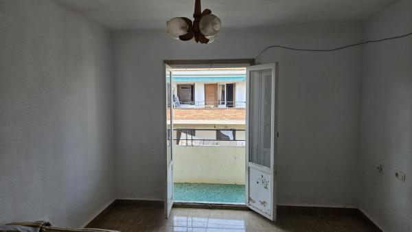 Квартира на продажу на  Piso en Calle los Pueblos, Virgen del Remedio - Parque lo Morant, Alicante / Alacant, Аликанте / Алакант photo 1