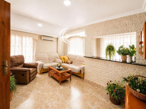 Venta de piso en Piso en Calle Rafael Sánchez Ceva, Los Magros-Casablanca, Elche / Elx, Elche / Elx
thumbnail 2