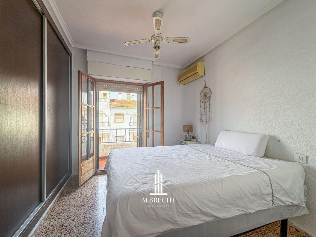 Sale of independent chalet in Chalet pareado en Calle Severiano Ballesteros, Puerto, Santa Pola, Santa Pola
photo 2