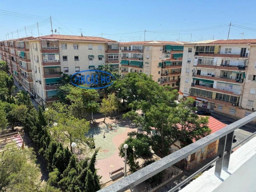 Venta de piso en Piso en Virgen del Remedio - Parque lo Morant, Alicante / Alacant, Alicante / Alacant
photo 2