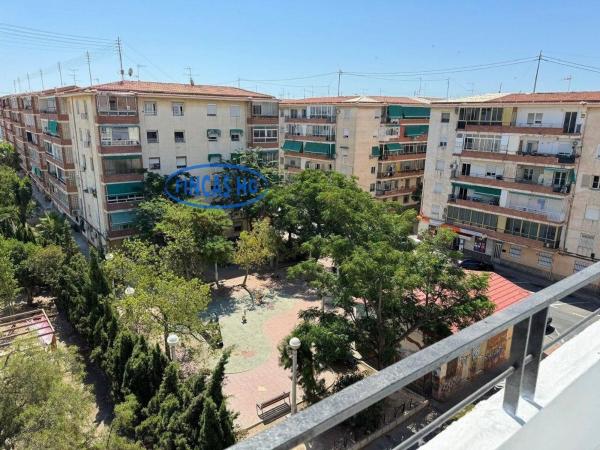 Venta de piso en Piso en Virgen del Remedio - Parque lo Morant, Alicante / Alacant, Alicante / Alacant
thumbnail 2