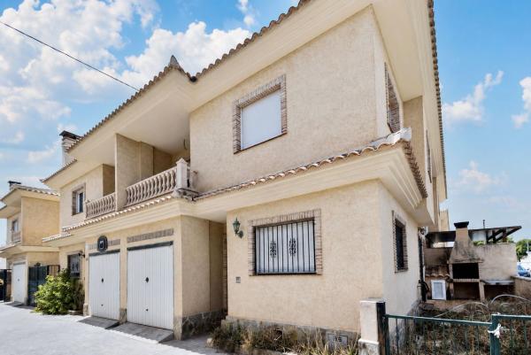 Chalet adosado en venta en Chalet adosado en Juan Carlos Ferrero, 33, Redovan , Redovan photo 1