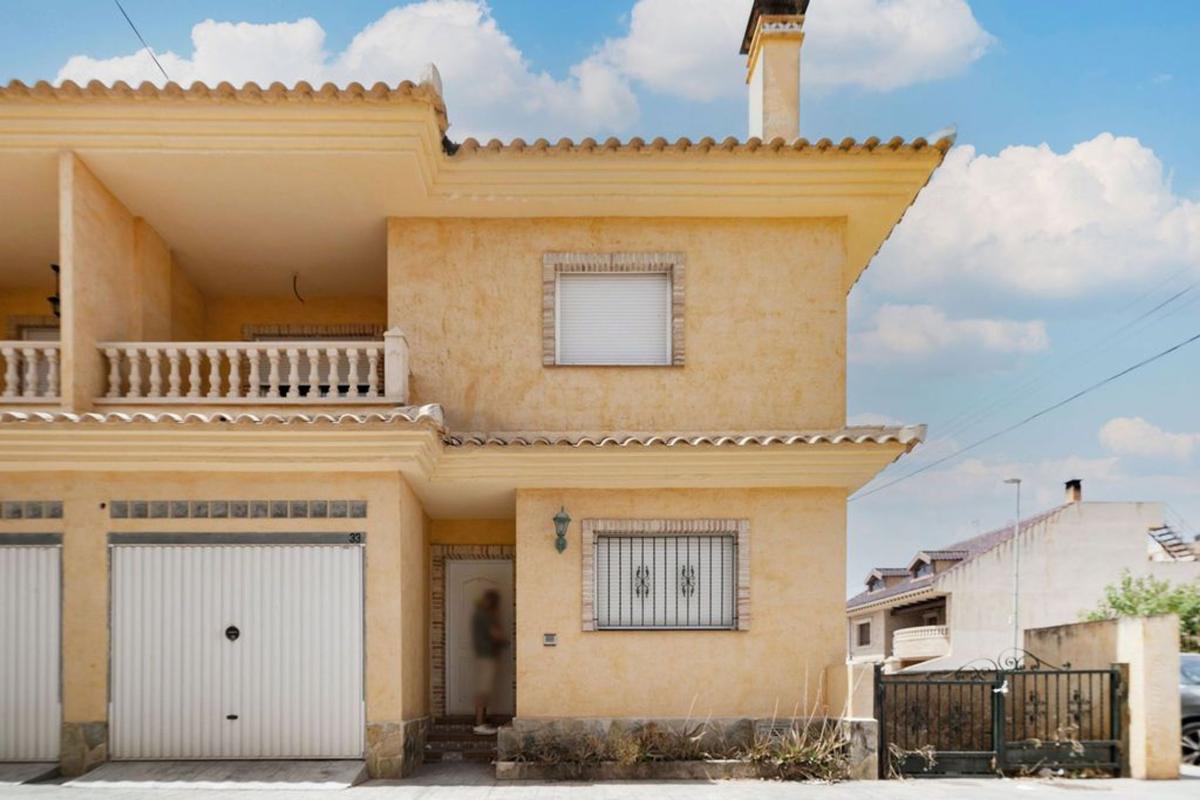 Продажа отдельного шале в Chalet pareado en Avenida Juan Carlos Ferrero, Redovan, Редован photo 1
