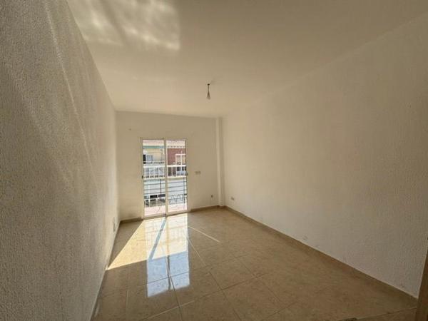 Venta de piso en Piso en Calle Profesores Hermanos Muñoz, Princesa Mercedes, Alicante / Alacant, Alicante / Alacant
 photo 1