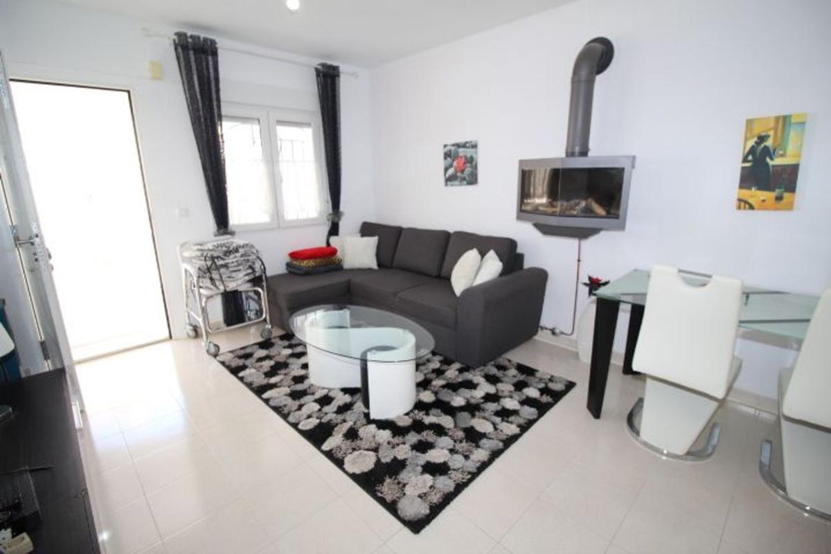 Sale of townhouse in  Chalet adosado en Calle Violeta, Blue Lagoon - Galán, San Miguel de Salinas , San Miguel de Salinas photo 2