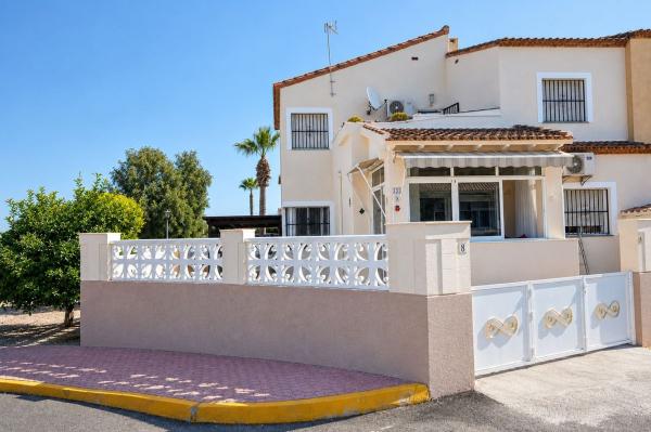 Четырехквартирный дом на продажу на  Chalet adosado en Algorfa , Алгорфа photo 1