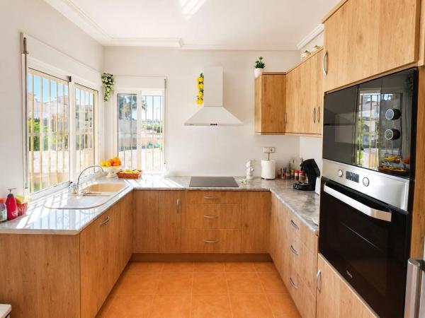 Четырехквартирный дом на продажу на Chalet adosado en Algorfa , Алгорфа thumbnail 2