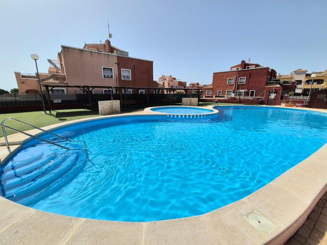 Продажа отдельного шале в Chalet pareado en Los Montesinos, Лос-Монтесинос photo 1