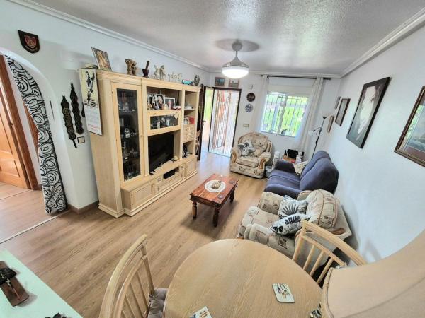 Chalet pareado en Los Montesinos thumbnail 2