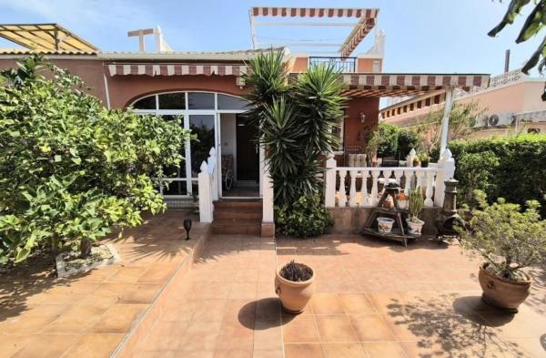 Chalet pareado en Los Montesinos photo 1