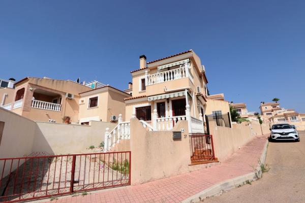 Independent chalet for sale in Casa o chalet independiente en Calle Ubrique, Blue Lagoon - Galán, San Miguel de Salinas, San Miguel de Salinas
 photo 1