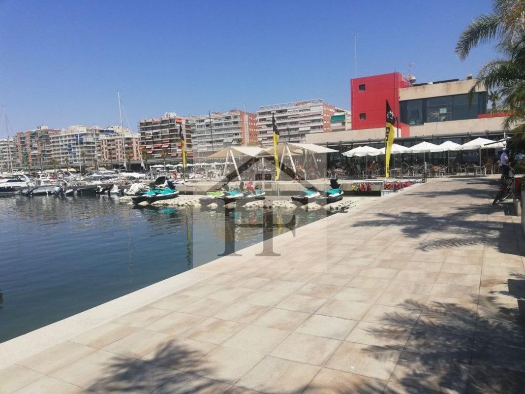 Sprzedaż mieszkania w Piso en Plaza del Doctor Fleming, Puerto, Santa Pola, Santa Pola
photo 2