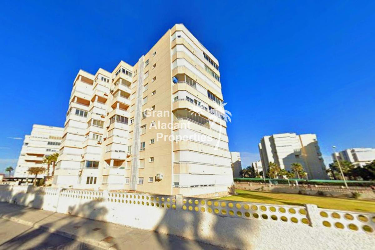 Venta de piso en Piso en Calle Músico José Mira Figueroa, El Palmeral-Urbanova-Tabarca, Alicante / Alacant, Alicante / Alacant
photo 5