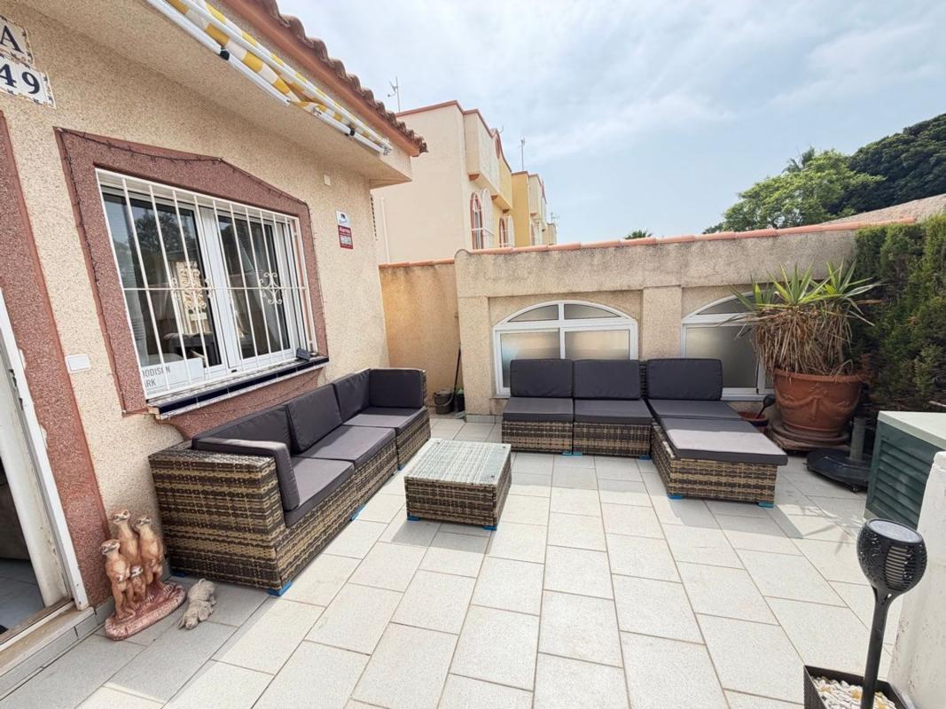 Venta de chalet adosado en Chalet adosado en Calle Pluton, 1, La Florida, Orihuela , Orihuela photo 2