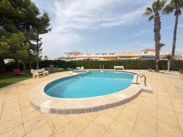 Chalet adosado en venta en Chalet adosado en Calle Pluton, 1, La Florida, Orihuela , Orihuela thumbnail 2