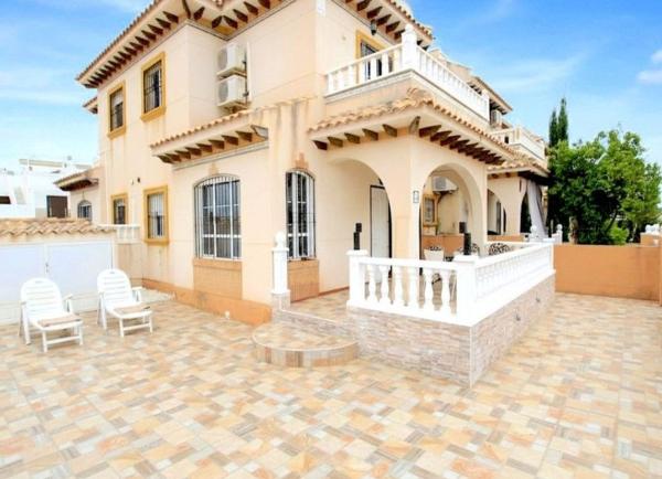Dom szeregowy na sprzedaż w Chalet adosado en Calle Cabo de Gata 18, Lomas de Cabo Roig, Orihuela , Orihuela photo 1