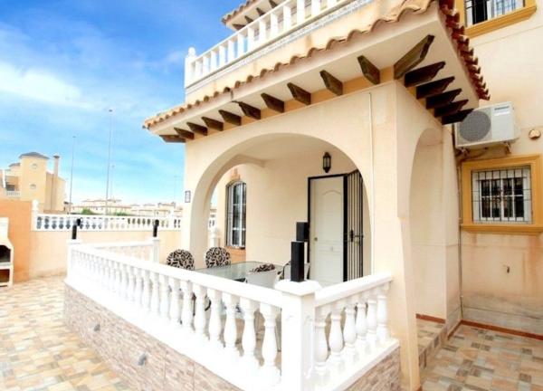 Dom szeregowy na sprzedaż w Chalet adosado en Calle Cabo de Gata 18, Lomas de Cabo Roig, Orihuela , Orihuela thumbnail 1