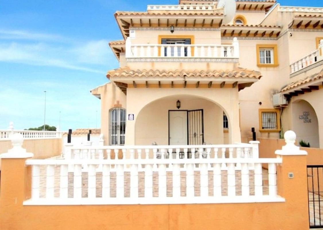 Sprzedaż szeregowego domku w Chalet adosado en Calle Cabo de Gata 18, Lomas de Cabo Roig, Orihuela , Orihuela photo 3